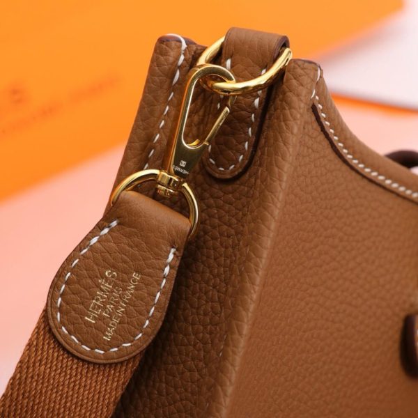 02ad49e6231a98eb9413777bd954d07f Hermes Evelyne 16