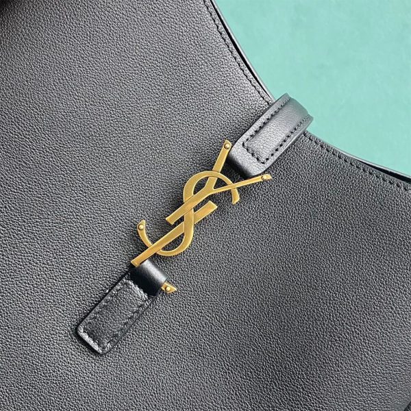 17f8b56871aaa4d3be2a01ef88d1a51e LE 5 à 7 SOFT SMALL IN SMOOTH LEATHER