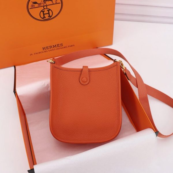 32e928e0063cc3dc389141f0f996cee8 Hermes Evelyne 16