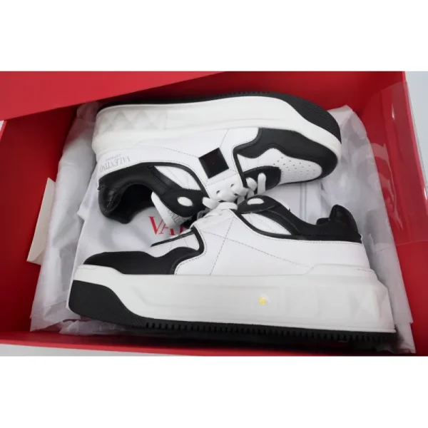Valentino Garavani ONE STUD Low-Top Sneaker Black and white