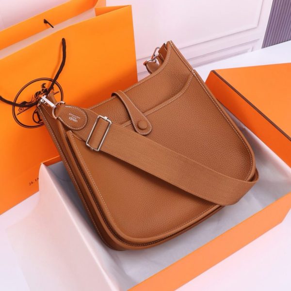 7de9316573d5644c5070b3b5a3e15a6f Hermes Evelyne 29