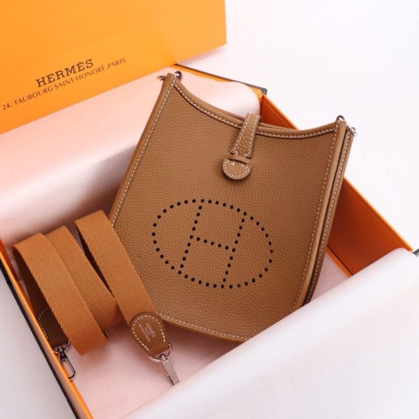 95672e4f7b89428280ec73f54f06b451 Hermes Evelyne 16