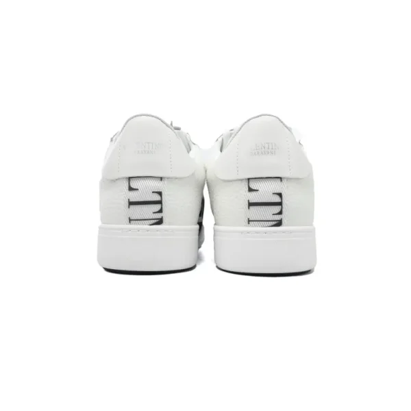 a33a3026e0766a2debf896af51f67b22 Valentino Garavani VL7N Low Sneakers White Black