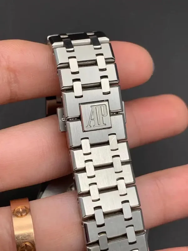 Audemars Piguet Royal Oak Selfwinding Silver 15400ST.OO.1220ST.02