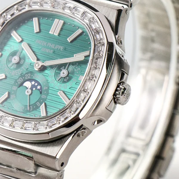 a5b58bf3fbc3d93692ee59e6f78a15a5 Patek Philippe Nautilus Green Perpetual Calendar