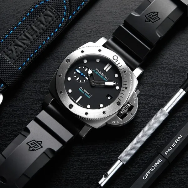Panerai Submersible Men Automatic Black Rubber Watch PAM00973