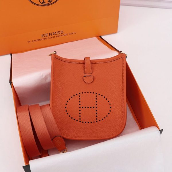 b90f09471eb2b9020fc3f53fb277424c Hermes Evelyne 16