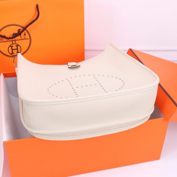 c97c70a9a7fd05ce4b104befb778699d Hermes Evelyne 29