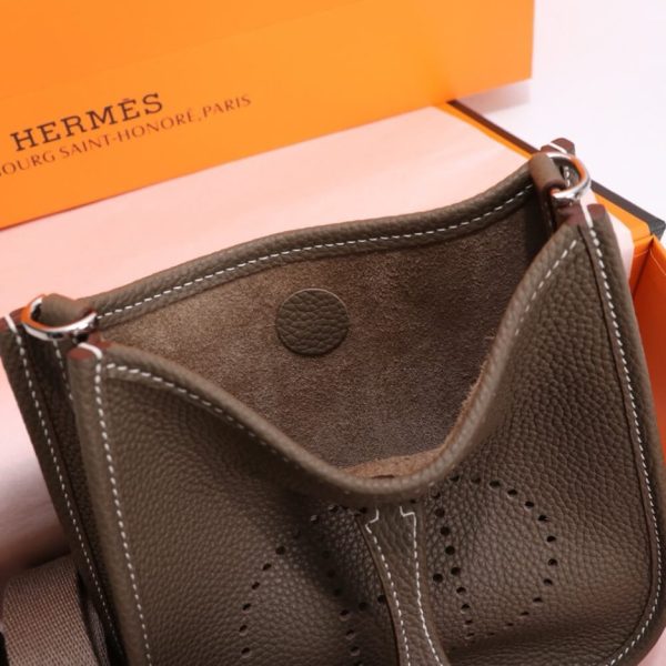 caeff06e750d599f6d3d0f298af18e63 Hermes Evelyne 16