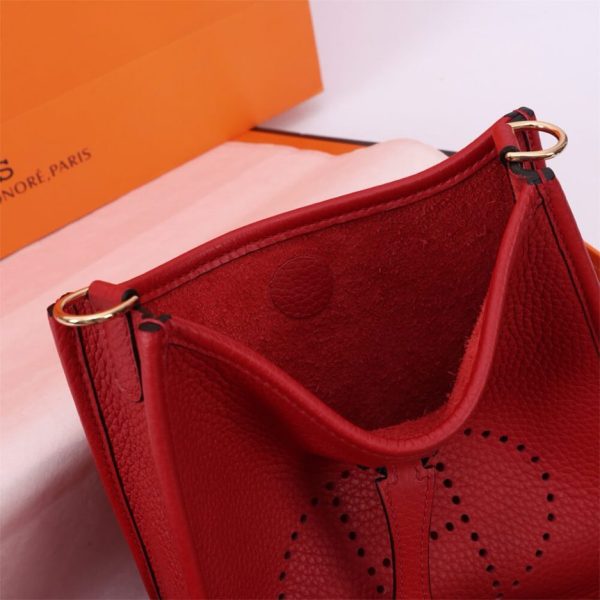 e9a6306fa9b1f610c92a53795a4752d0 Hermes Evelyne 16