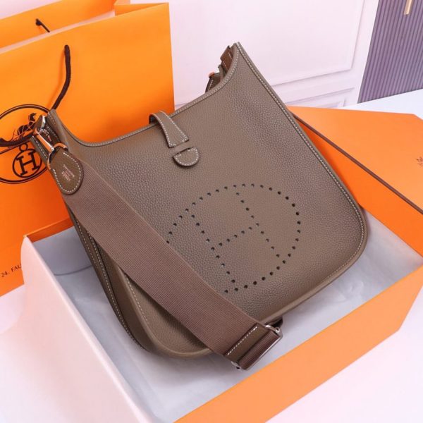 f3208a9685863219d49a362f928773a6 Hermes Evelyne 29