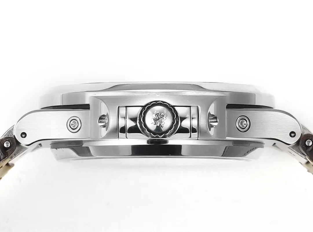 f3a42633edc6e9d1723778f4c69caab7 Patek Philippe Green Nautilus Watch