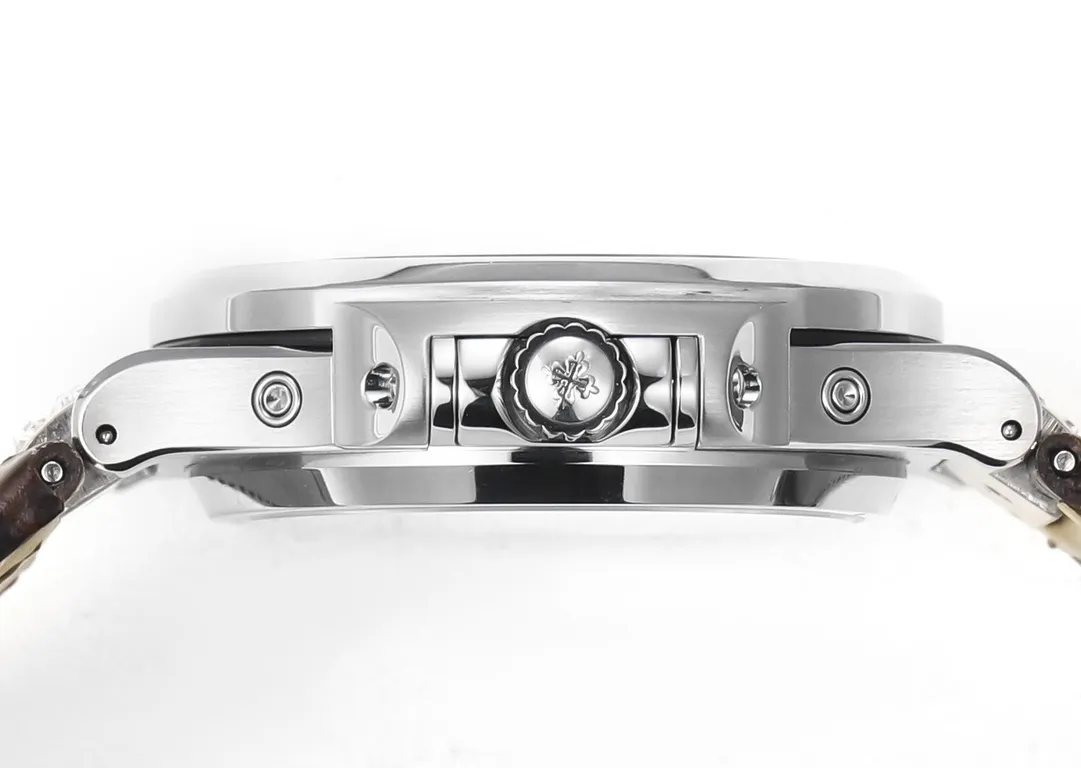 fcd545d6d0676e01669e6ac36525c395 Patek Philippe Green Nautilus Watch